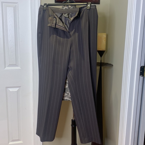 EUC Kasper Smoke Grey 2 Pc Pinstripe Pantsuit, 14P - Picture 12 of 14